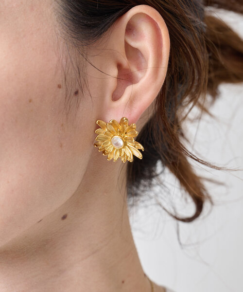BEARDSLEY(ビアズリー)の「花ピアス(ひまわり)(ピアス(両耳用)・レディース・ゴールド・FREE)」の7枚目の写真