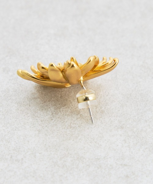 BEARDSLEY(ビアズリー)の「花ピアス(ひまわり)(ピアス(両耳用)・レディース・ゴールド・FREE)」の3枚目の写真