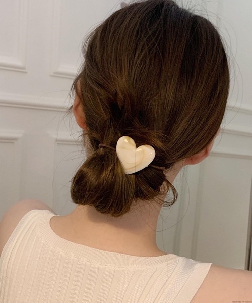 TONE SELECT GOODS(トーンセレクトグッズ)の「pur chouchou/マーブル ハートヘアゴム P4221(ヘアゴム・レディース・グリーン/ホワイト・FREE)」の2枚目の写真