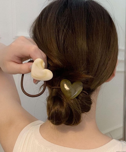 TONE SELECT GOODS(トーンセレクトグッズ)の「pur chouchou/マーブル ハートヘアゴム P4221(ヘアゴム・レディース・グリーン/ホワイト・FREE)」の1枚目の写真