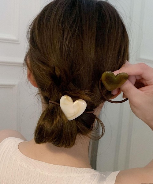 TONE SELECT GOODS(トーンセレクトグッズ)の「pur chouchou/マーブル ハートヘアゴム P4221(ヘアゴム・レディース・グリーン/ホワイト・FREE)」の3枚目の写真