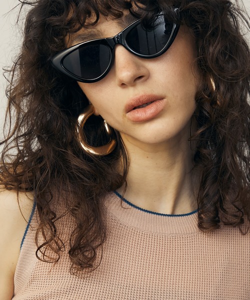 uyu.（ウユ）の「Cat eye Frame Sunglasses / キャッツアイフレームサングラス【uyu./ウユ】（サングラス・レディース・ホワイト×ブラック/ブラック・FREE）」の14枚目の写真