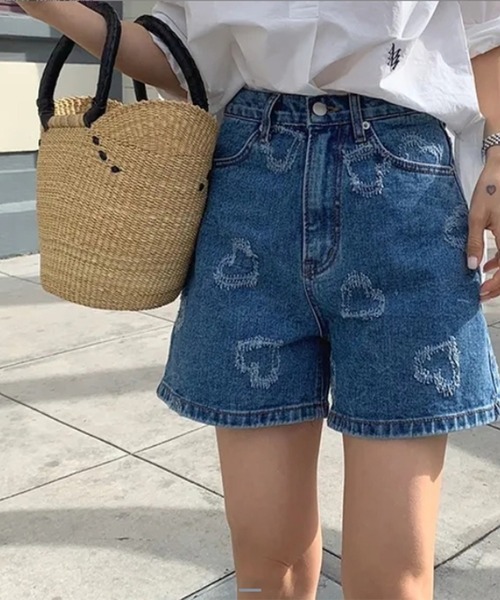 LYEON（リヨン）の「ハート柄デニムショートパンツ（デニムパンツ・レディース・ブルー・SMALL/MEDIUM/LARGE）」の7枚目の写真