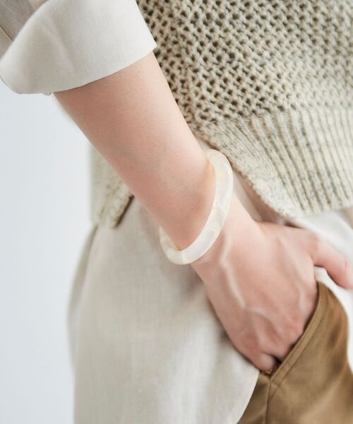 le.coeur blanc(ルクールブラン)の「アクリルバングル(バングル/リストバンド・レディース・アイボリー/ブラウン・FREE)」の4枚目の写真