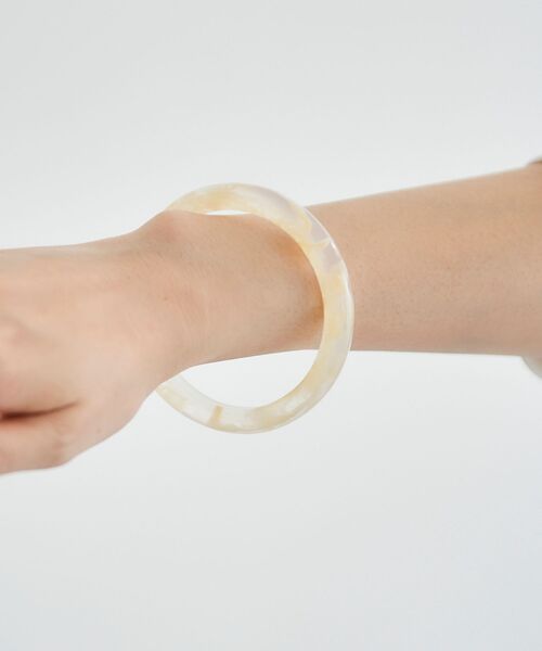 le.coeur blanc(ルクールブラン)の「アクリルバングル(バングル/リストバンド・レディース・アイボリー/ブラウン・FREE)」の6枚目の写真