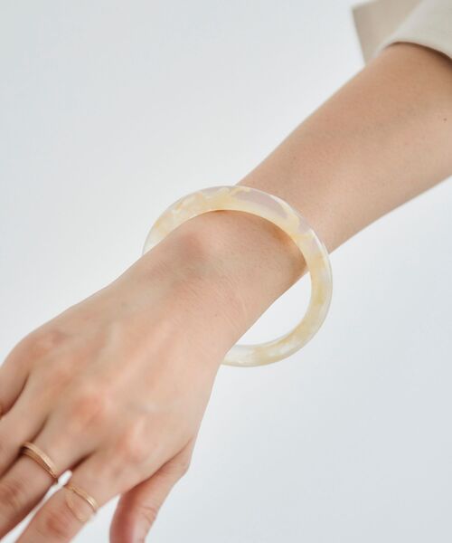 le.coeur blanc(ルクールブラン)の「アクリルバングル(バングル/リストバンド・レディース・アイボリー/ブラウン・FREE)」の7枚目の写真