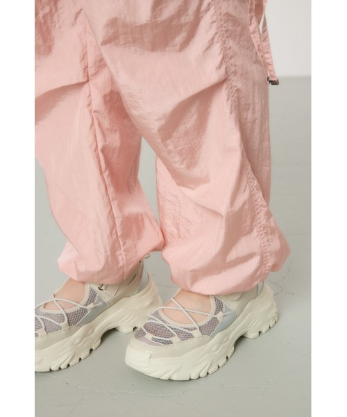 RODEO CROWNS WIDE BOWL（ロデオクラウンズワイドボウル）の「シャインカーゴパンツ（カーゴパンツ・レディース・ブラック/ライトイエロー/ライトピンク/グレー・FREE）」の6枚目の写真