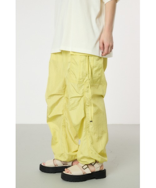 RODEO CROWNS WIDE BOWL（ロデオクラウンズワイドボウル）の「シャインカーゴパンツ（カーゴパンツ・レディース・ブラック/ライトイエロー/ライトピンク/グレー・FREE）」の18枚目の写真