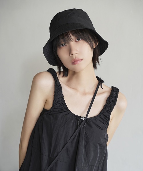UNE MANSION（ユヌマンション）の「【お洒落に真夏の日焼け対策まで】【バックゴム仕様で頭SIZE変化】アウトドアサファリブリムハット（ハット・レディース・アイボリー/ブラック/カーキ/チャコール・ONE SIZE）」の12枚目の写真