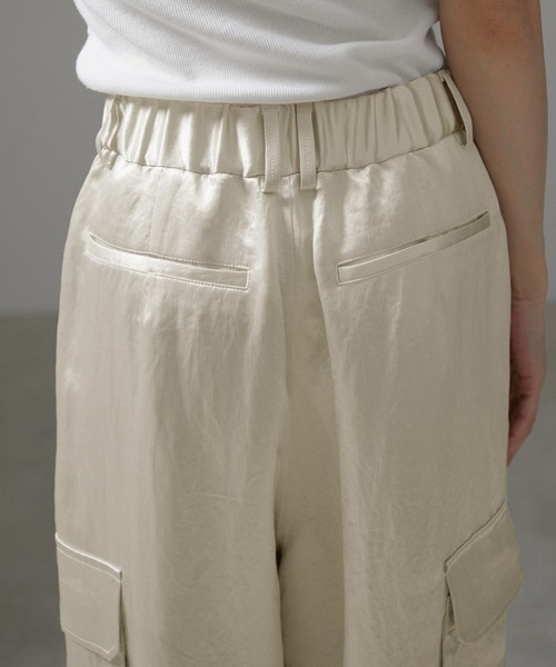 SALON adam et rope'（サロン アダム エ ロペ）の「ブライトカーゴパンツ【セットアップ対応・洗える】（カーゴパンツ・レディース・ブラック/キナリ・FREE）」の12枚目の写真