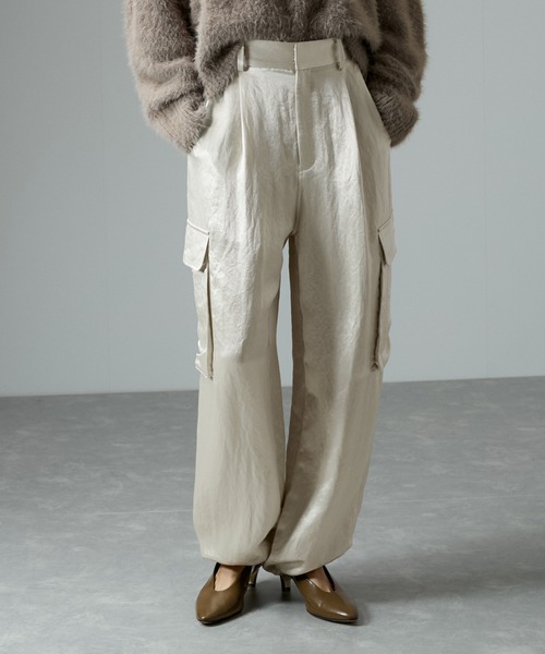 SALON adam et rope'（サロン アダム エ ロペ）の「ブライトカーゴパンツ【セットアップ対応・洗える】（カーゴパンツ・レディース・ブラック/キナリ・FREE）」の8枚目の写真