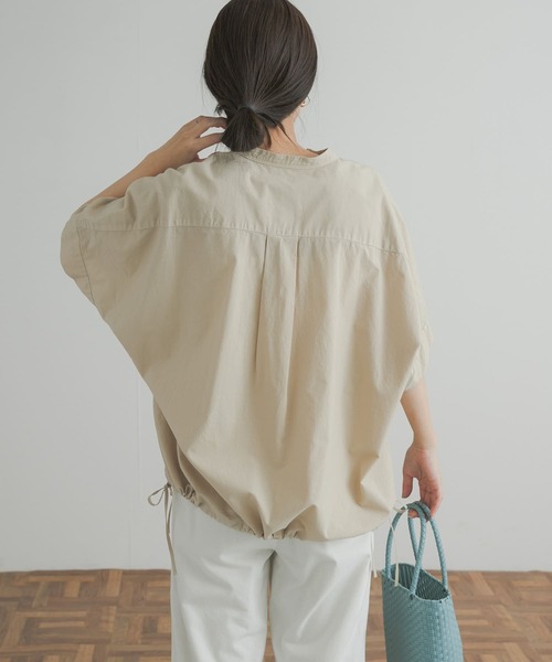 美品 アーバンリサーチドアーズ 裾ドロストプルオーバー スキッパーシャツ 白 美品 アーバンリサーチドアーズ 裾ドロストプルオーバー