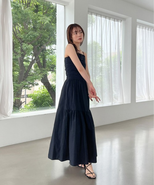 Olu.(オルドット)の「ティアードフレアキャミソールワンピース(ワンピース・レディース・ブラック/イエロー/ベージュ・0/1)」の12枚目の写真