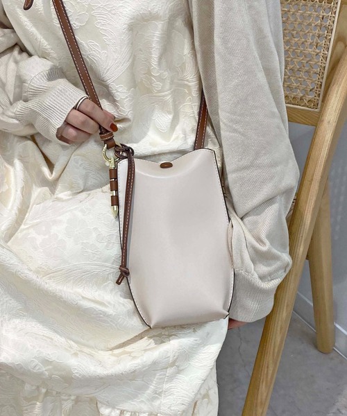 raffime(ラフィミー)の「ステッチショルダーバッグ(ショルダーバッグ・レディース・オフホワイト/ダークブラウン・フリー)」の6枚目の写真