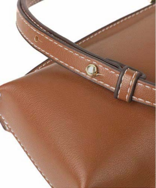 raffime(ラフィミー)の「ステッチショルダーバッグ(ショルダーバッグ・レディース・オフホワイト/ダークブラウン・フリー)」の5枚目の写真