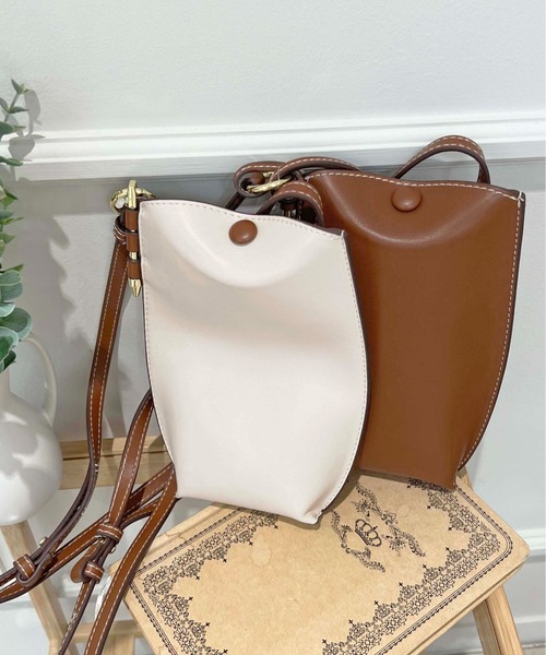 raffime(ラフィミー)の「ステッチショルダーバッグ(ショルダーバッグ・レディース・オフホワイト/ダークブラウン・フリー)」の7枚目の写真