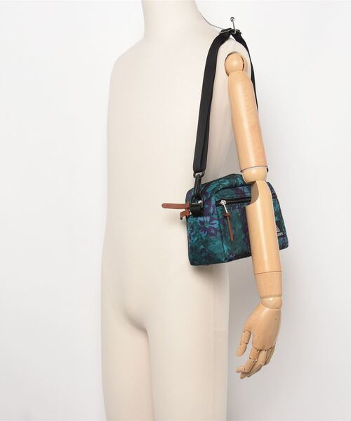 セール】パデッドショルダーポーチM PADDED SHOULDER POUCH M ブルー 