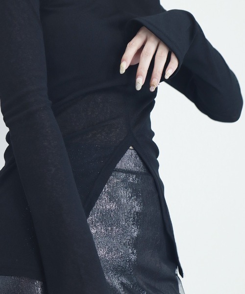 Reurie'(レウリィ)の「センタースリットトップス/center slit top 長袖 クルーネック シアー 透け感 シンプル レディライク きれいめ 大人カジュアル モノトーン 黒 ブラック(Tシャツ/カットソー・レディース・ブラック・FREE)」の2枚目の写真