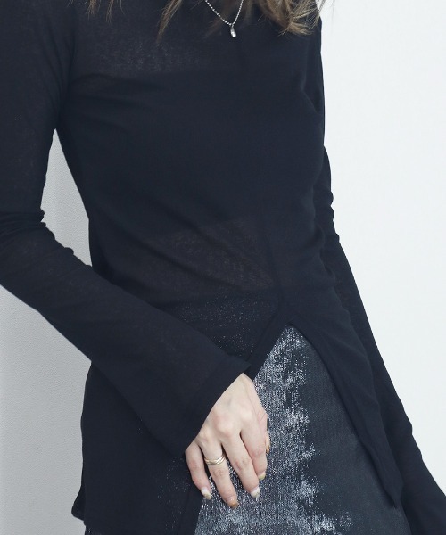 Reurie'(レウリィ)の「センタースリットトップス/center slit top 長袖 クルーネック シアー 透け感 シンプル レディライク きれいめ 大人カジュアル モノトーン 黒 ブラック(Tシャツ/カットソー・レディース・ブラック・FREE)」の9枚目の写真