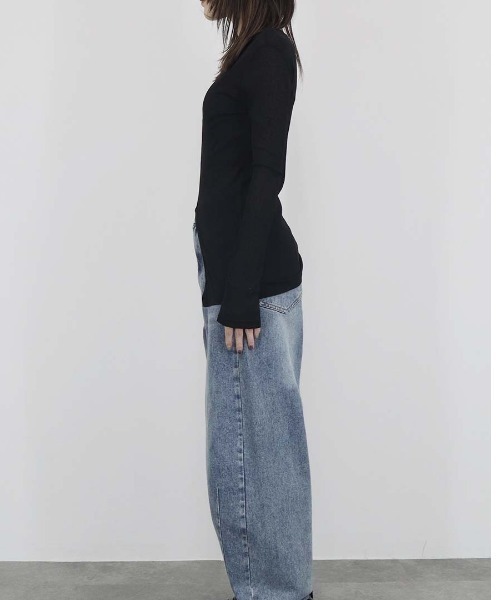 Reurie'(レウリィ)の「センタースリットトップス/center slit top 長袖 クルーネック シアー 透け感 シンプル レディライク きれいめ 大人カジュアル モノトーン 黒 ブラック(Tシャツ/カットソー・レディース・ブラック・FREE)」の14枚目の写真