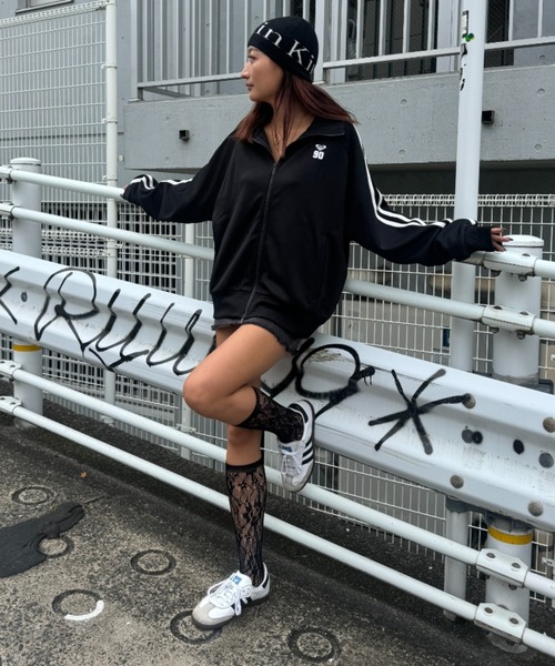 ROXY（ロキシー）の「【ZOZO限定アイテム】NOSTALGIC 90'S/ロキシーショート丈ダブルジップアップスタンドカラーラインスウェット（スウェット・レディース・ミント/オレンジ/ブラック・SMALL/X-LARGE）」の9枚目の写真