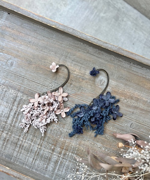 m.soeur(エムスール)の「ライラックのイヤーフック(イヤーカフ・レディース・ブラック/グレー・FREE)」の5枚目の写真