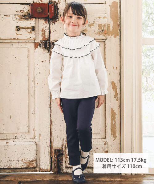 BeBe(ベベ)の「タイプライラーラウンドフリルタック長袖ブラウス(100~150cm)(シャツ/ブラウス・キッズ・オフホワイト/ネイビー・150cm/110cm/130cm/140cm/120cm/100cm)」の3枚目の写真