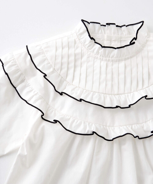 BeBe(ベベ)の「タイプライラーラウンドフリルタック長袖ブラウス(100~150cm)(シャツ/ブラウス・キッズ・オフホワイト/ネイビー・150cm/110cm/130cm/140cm/120cm/100cm)」の8枚目の写真