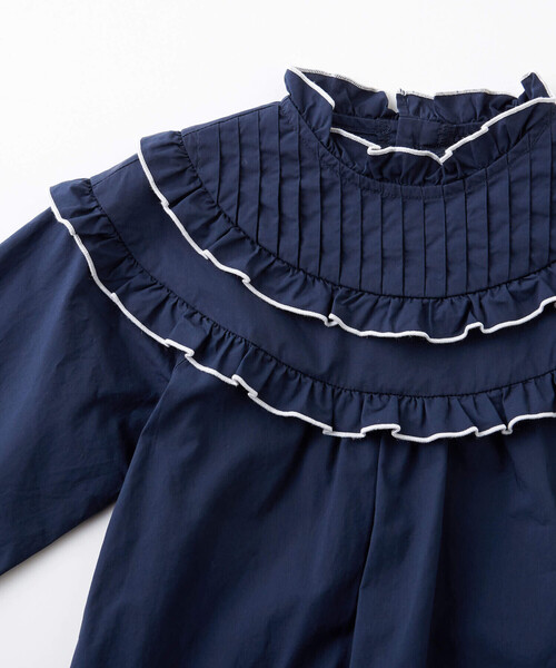 BeBe(ベベ)の「タイプライラーラウンドフリルタック長袖ブラウス(100~150cm)(シャツ/ブラウス・キッズ・オフホワイト/ネイビー・150cm/110cm/130cm/140cm/120cm/100cm)」の14枚目の写真