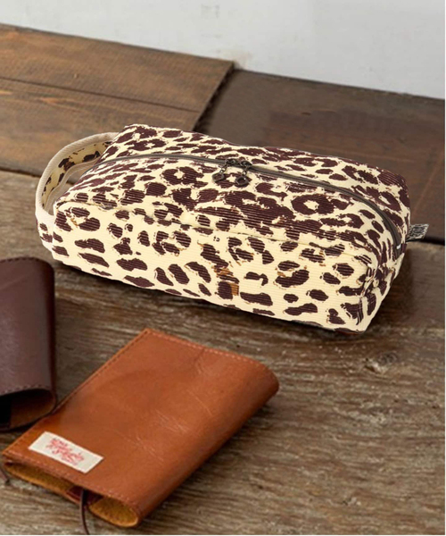 ACME FURNITURE（アクメファニチャー）の「LEOPARD TISSUE CASE
