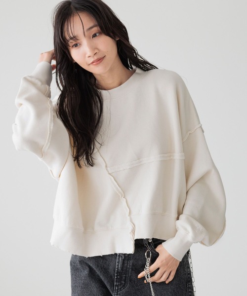 LOWRYS FARM(ローリーズファーム)の「リメイクキモウウラケPOLS 250344(スウェット・レディース・グレー/グレー系その他/アイボリー/レッド・LONG/SHORT)」の2枚目の写真