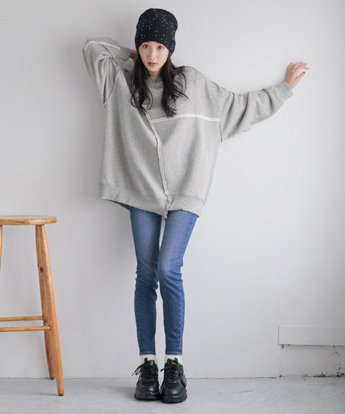 LOWRYS FARM(ローリーズファーム)の「リメイクキモウウラケPOLS 250344(スウェット・レディース・グレー/グレー系その他/アイボリー/レッド・LONG/SHORT)」の14枚目の写真