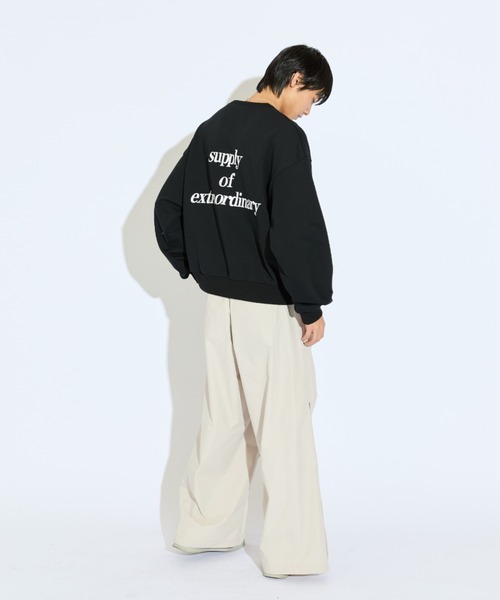 Lui's（ルイス）の「【Neucon/ニューコン】ロゴ刺繡バックプリントオーバーサイズスウェット（Tシャツ/カットソー・メンズ・グリーン/グレー/ブラック・2/1）」の4枚目の写真