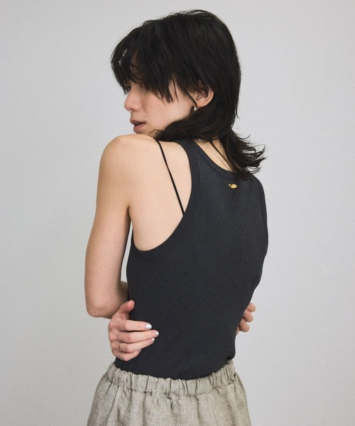 SALON adam et rope'(サロン アダム エ ロペ)の「ハイツイストコットンアメリカンスリーブタンクトップ(タンクトップ・レディース・チャコールグレー/ベージュ・FREE)」の18枚目の写真