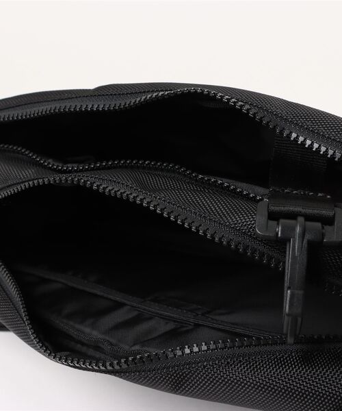 NEW ERA(ニューエラ)の「【NEW ERA/ニューエラ】SQUARE WAIST BAG(ボディバッグ/ウエストポーチ・メンズ・ブラック×ホワイト/ブラック/ブラック系その他・FREE)」の20枚目の写真