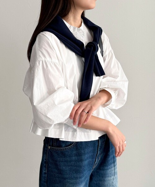 fredy emue（フレディエミュ）の「クロップドウエストギャザーブラウス（シャツ/ブラウス・レディース・ベージュ/ネイビー/ブルー系その他/オフホワイト・38）」の12枚目の写真