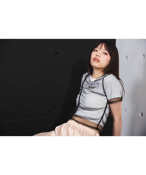 DIP IN CHOCOLATE(ディップインチョコレート)の「シアーシャーリングドッキングクロップドTシャツ【DIP IN CHOCOLATE】(Tシャツ/カットソー・レディース・ホワイト×ブラック/ブラック/オフホワイト/グレー・F)」の8枚目の写真