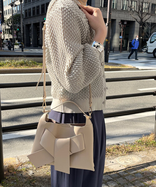 DouDou(ドゥドゥ)の「【WEB限定】ビッグリボンスクローマチバッグ(ショルダーバッグ・レディース・ブラウン/ベージュ/ブラック/サックスブルー・FREE)」の3枚目の写真