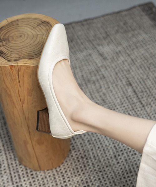 STYLEBLOCK(スタイルブロック)の「型押しデザインレザー調ポインテッドトゥパンプス(パンプス・レディース・ブラック/オフホワイト/ブラウン・40/38/35/36/37/39)」の1枚目の写真