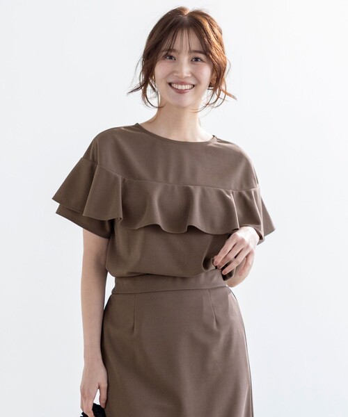 ANY SIS(エニィスィス)の「【前後着用・UVケア・洗える】2WAYジョーゼットジャージーフリル カットソー(Tシャツ/カットソー・レディース・アイボリー系/黄土色系/ネイビー系/ダークグリーン系・4)」の2枚目の写真