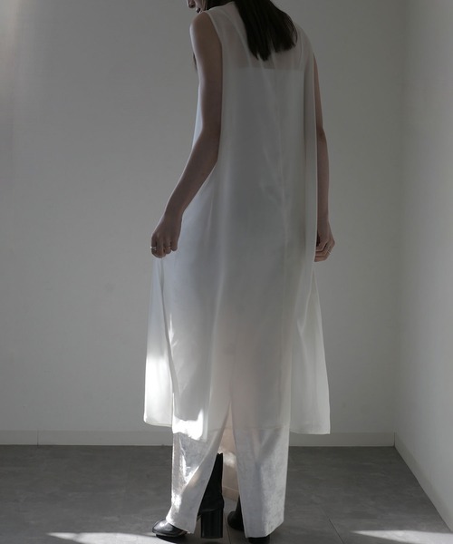 Reurie'（レウリィ）の「オリジナルシフォンワンピース / ノースリーブ レイヤード 重ね着 きれいめ オケージョン モード 大人カジュアル シアー素材 シースルー（ワンピース・レディース・ブラック/ベージュ・FREE）」の2枚目の写真