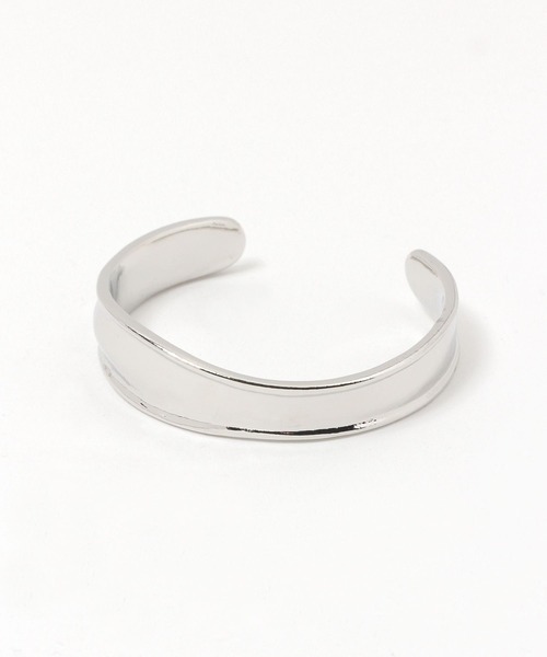 LAKOLE（ラコレ）の「ハンマードカフバングル / 459783（バングル/リストバンド・レディース・その他1/その他2・FREE）」の2枚目の写真