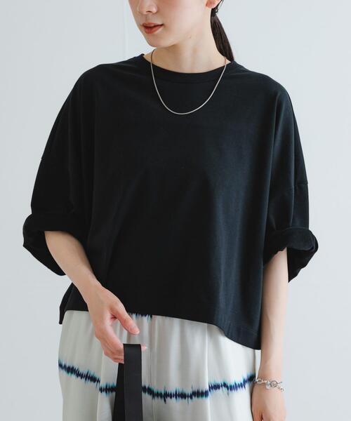 URBAN RESEARCH(アーバンリサーチ)の「ショート丈ハーフスリーブカットソー(Tシャツ/カットソー・レディース・ブラック/オフホワイト/グレー系その他・FREE)」の2枚目の写真