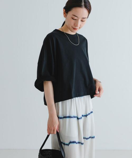 URBAN RESEARCH(アーバンリサーチ)の「ショート丈ハーフスリーブカットソー(Tシャツ/カットソー・レディース・ブラック/オフホワイト/グレー系その他・FREE)」の4枚目の写真