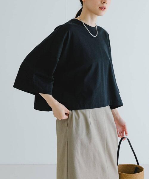 URBAN RESEARCH(アーバンリサーチ)の「ショート丈ハーフスリーブカットソー(Tシャツ/カットソー・レディース・ブラック/オフホワイト/グレー系その他・FREE)」の6枚目の写真