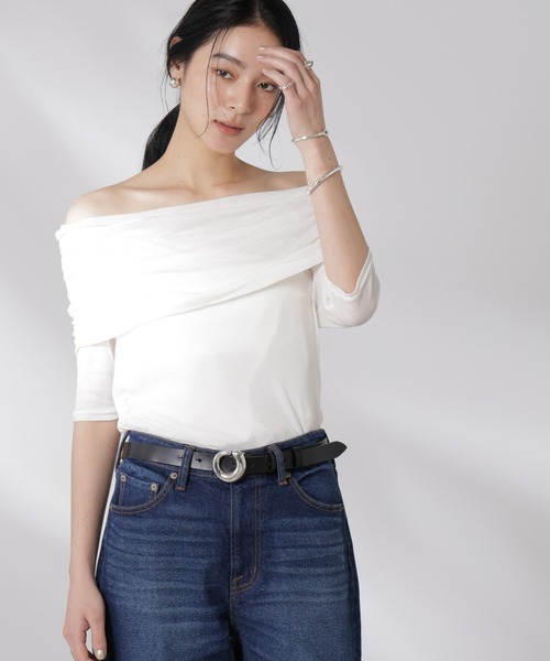 NANO universe(ナノユニバース)の「オフショルダーシアートップス(Tシャツ/カットソー・レディース・チャコール/オフホワイト・M/S)」の1枚目の写真
