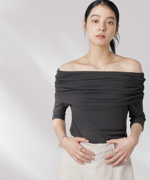 NANO universe(ナノユニバース)の「オフショルダーシアートップス(Tシャツ/カットソー・レディース・チャコール/オフホワイト・M/S)」の16枚目の写真