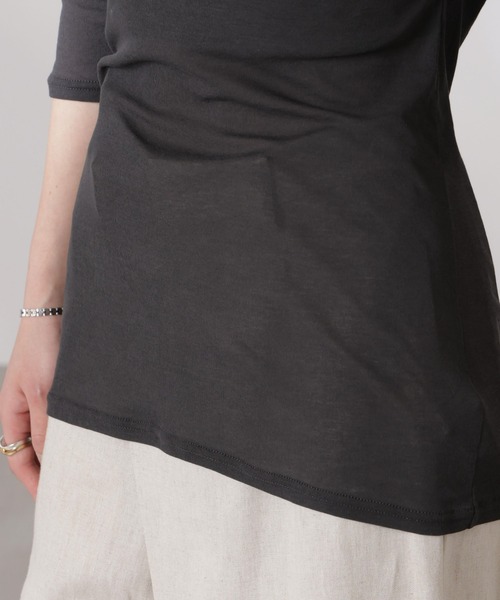 NANO universe(ナノユニバース)の「オフショルダーシアートップス(Tシャツ/カットソー・レディース・チャコール/オフホワイト・M/S)」の5枚目の写真
