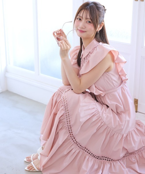 AND COUTURE(アンドクチュール)の「コットンレースフリルシャツワンピース(ワンピース・レディース・オフホワイト/ライトグレー/ネイビー/ピンク/ベージュ・FREE)」の5枚目の写真