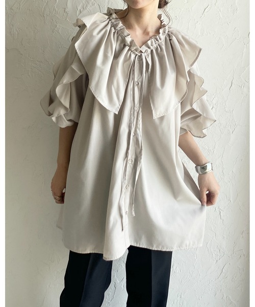 She's Closet(シーズクローゼット)の「ビッグカラーギャザー半袖リボンフリルブラウスチュニック(シャツ/ブラウス・レディース・ブラック/ホワイト/ライトグレー・FREE)」の5枚目の写真